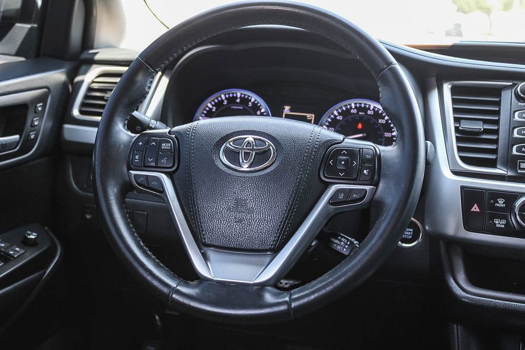 Used 2019 Toyota Highlander Limited FWD image 15