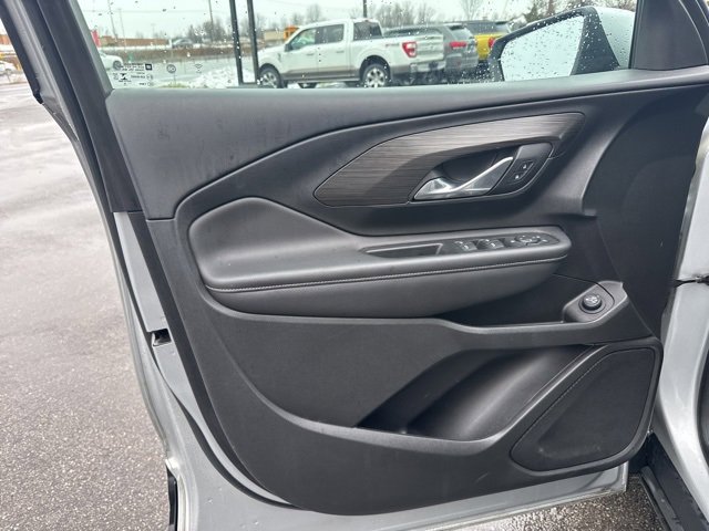 Used 2022 GMC Terrain SLE w/ Driver Convenience Package image 16