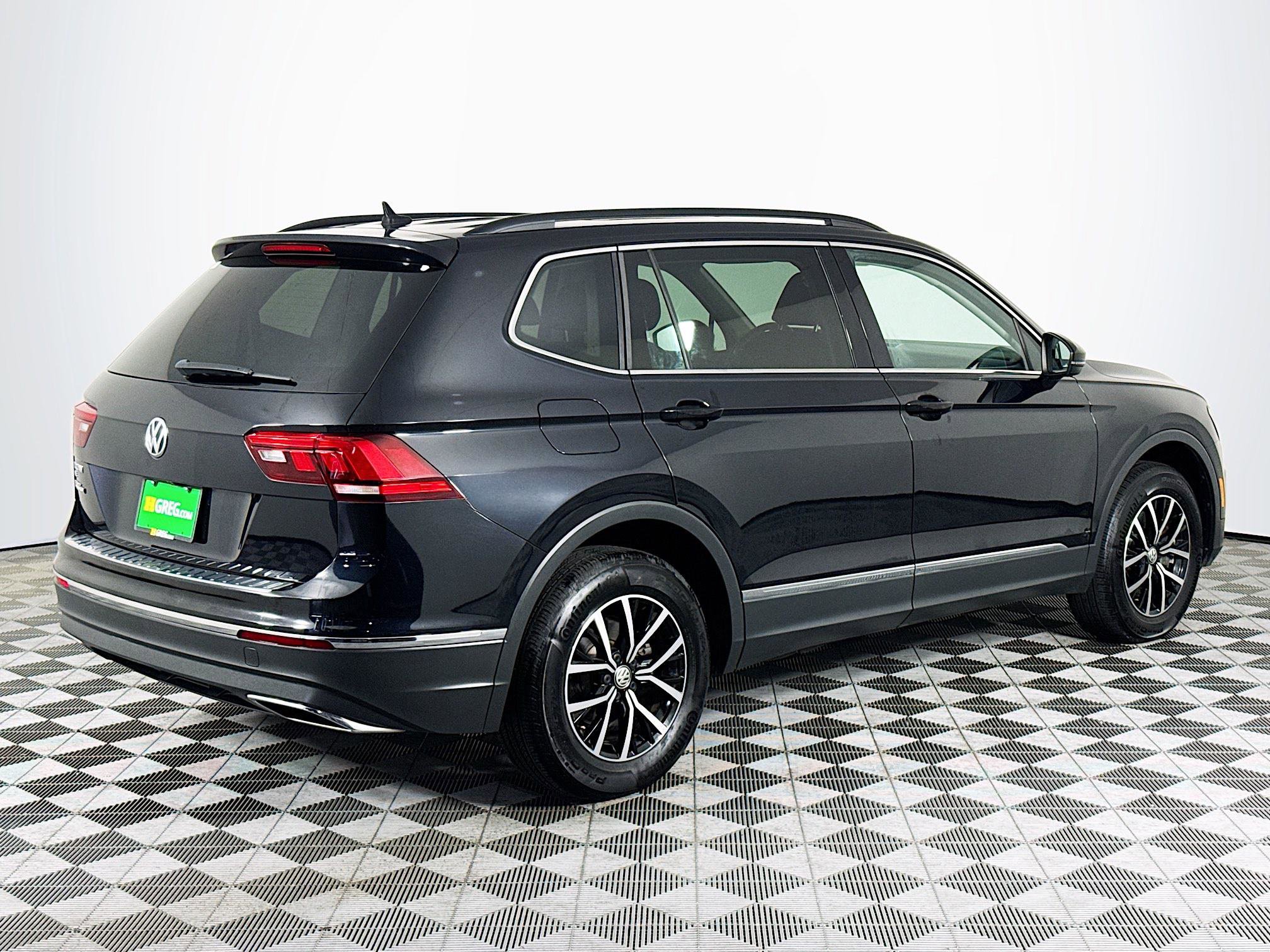 Used 2021 Volkswagen Tiguan SE w/ Panoramic Sunroof Package FWD image 10