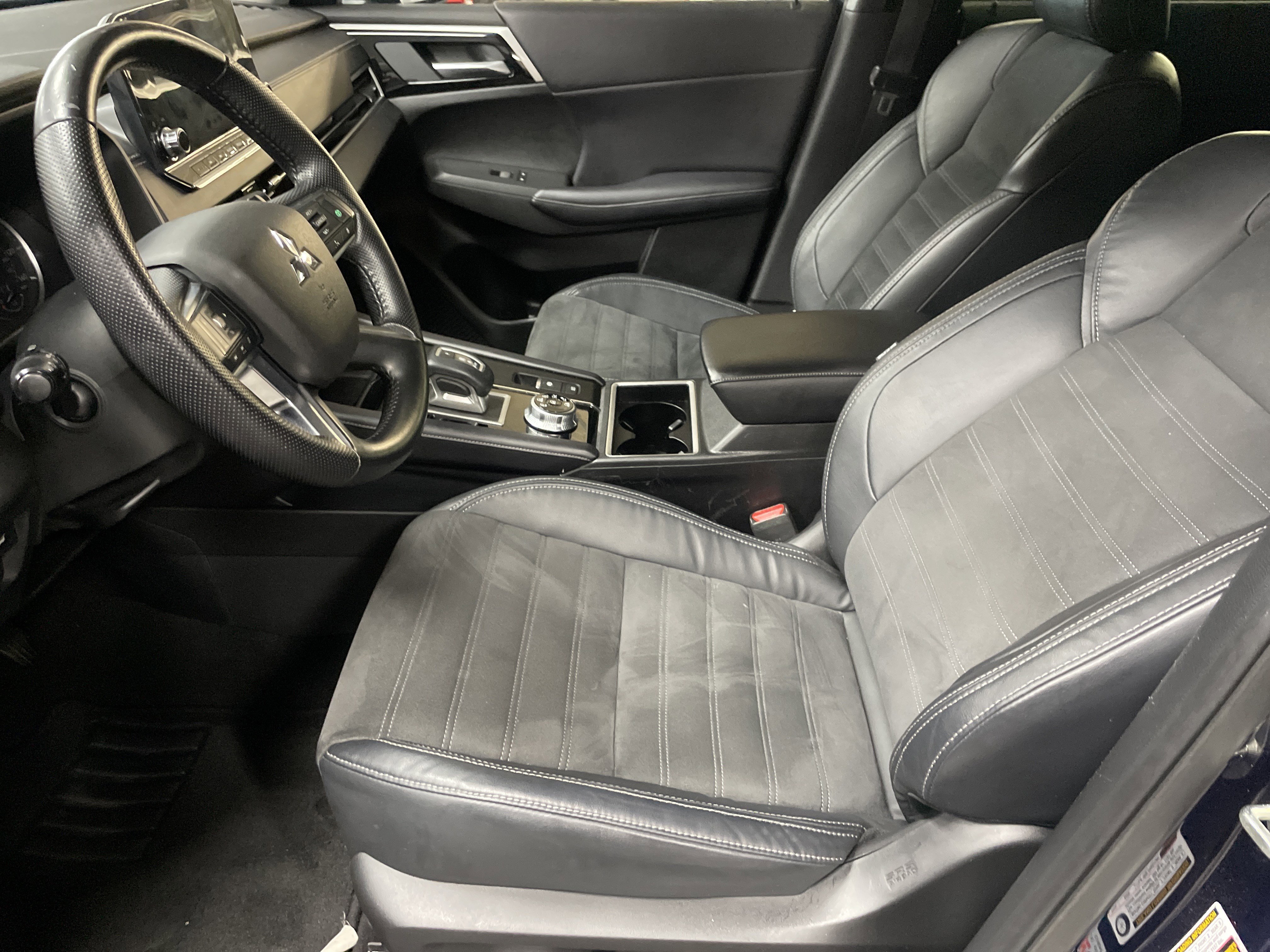 Used 2022 Mitsubishi Outlander SE image 16