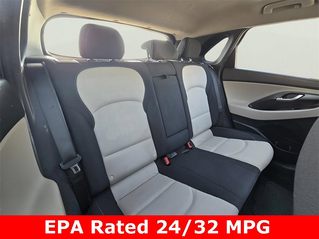 Used 2018 Hyundai Elantra GT image 38