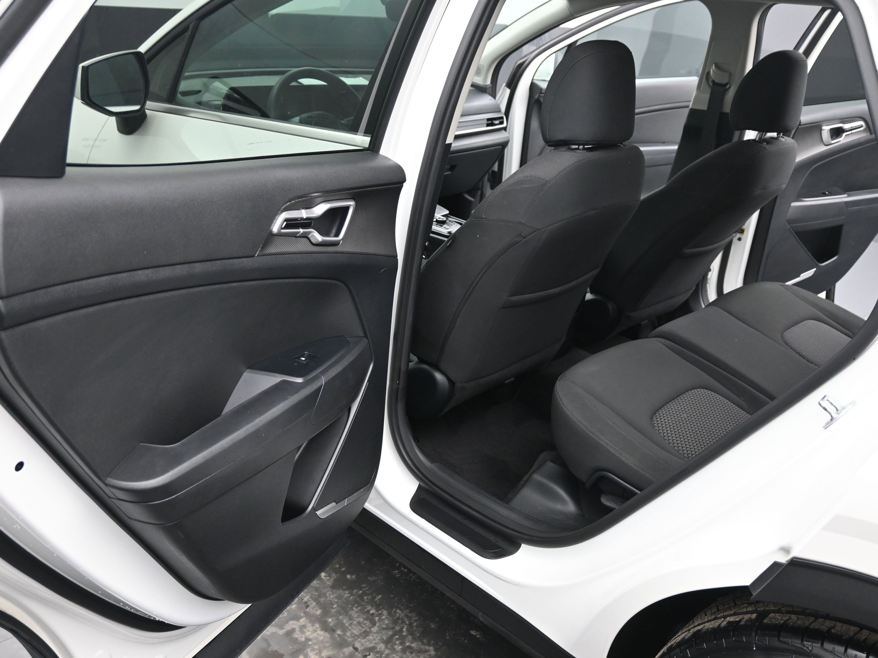 Used 2023 Kia Sportage LX image 15