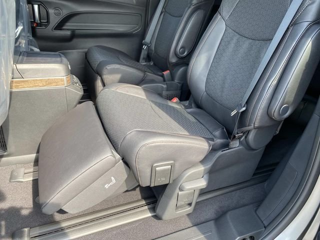 New 2026 Toyota Sienna Platinum AWD/4WD image 7