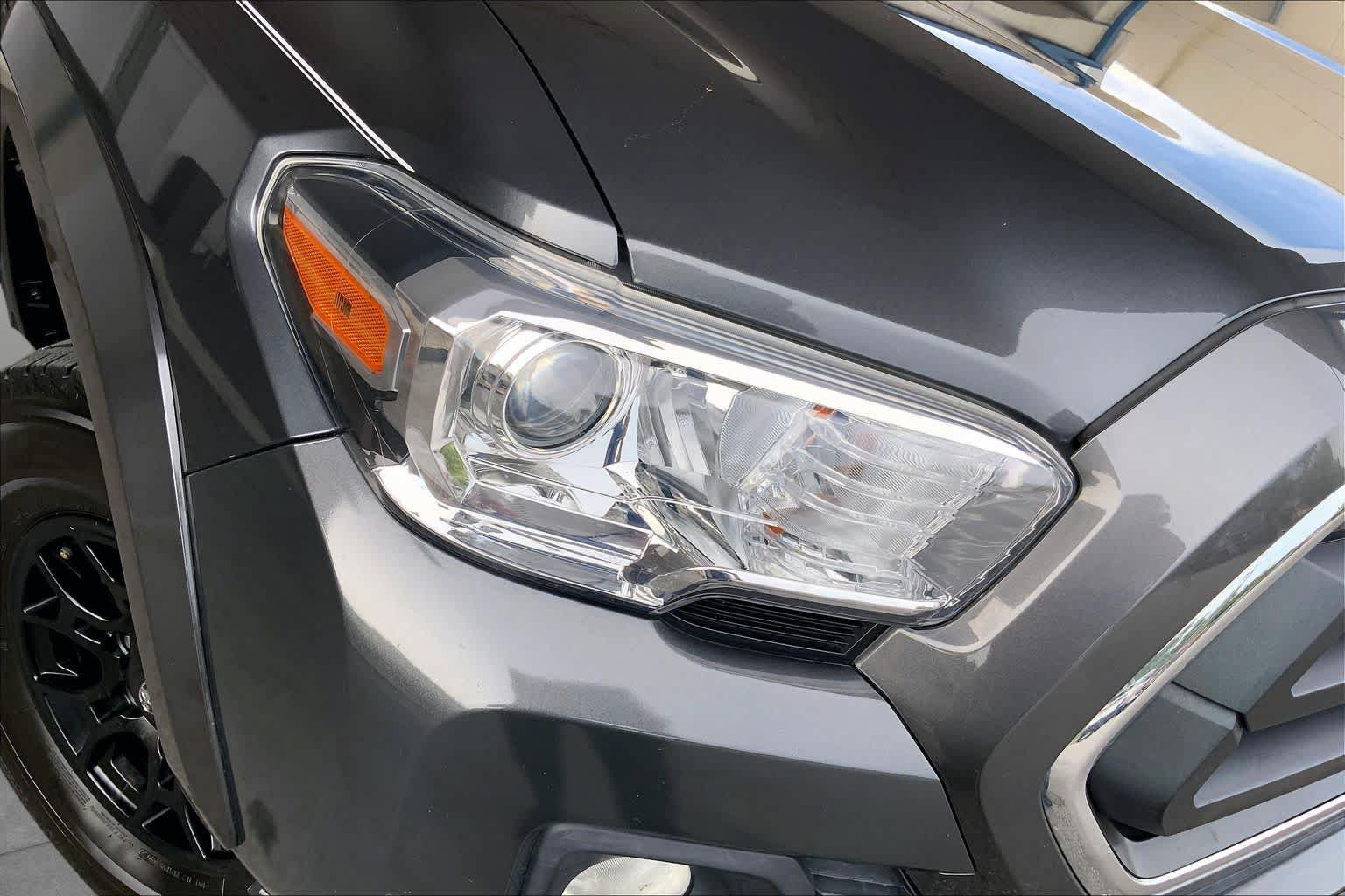 Used 2022 Toyota Tacoma SR5 w/ Technology Package RWD image 27