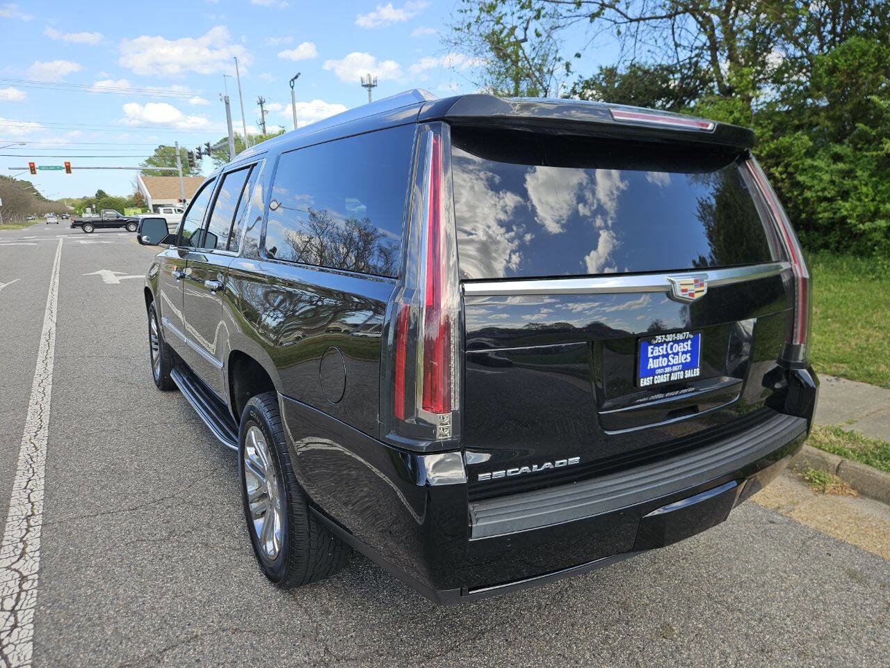 Used 2019 Cadillac Escalade ESV 4WD image 4