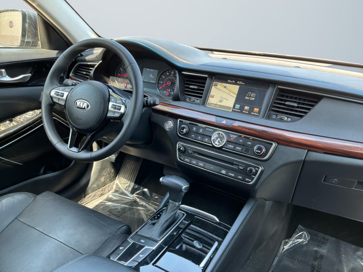 Used 2017 Kia Cadenza Premium w/ Luxury Package FWD image 14