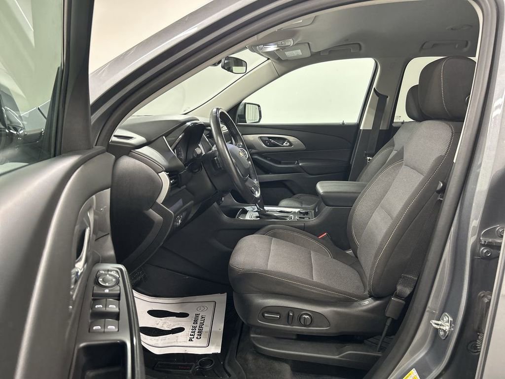 Used 2020 Chevrolet Traverse LT w/ Driver Confidence II Package image 9