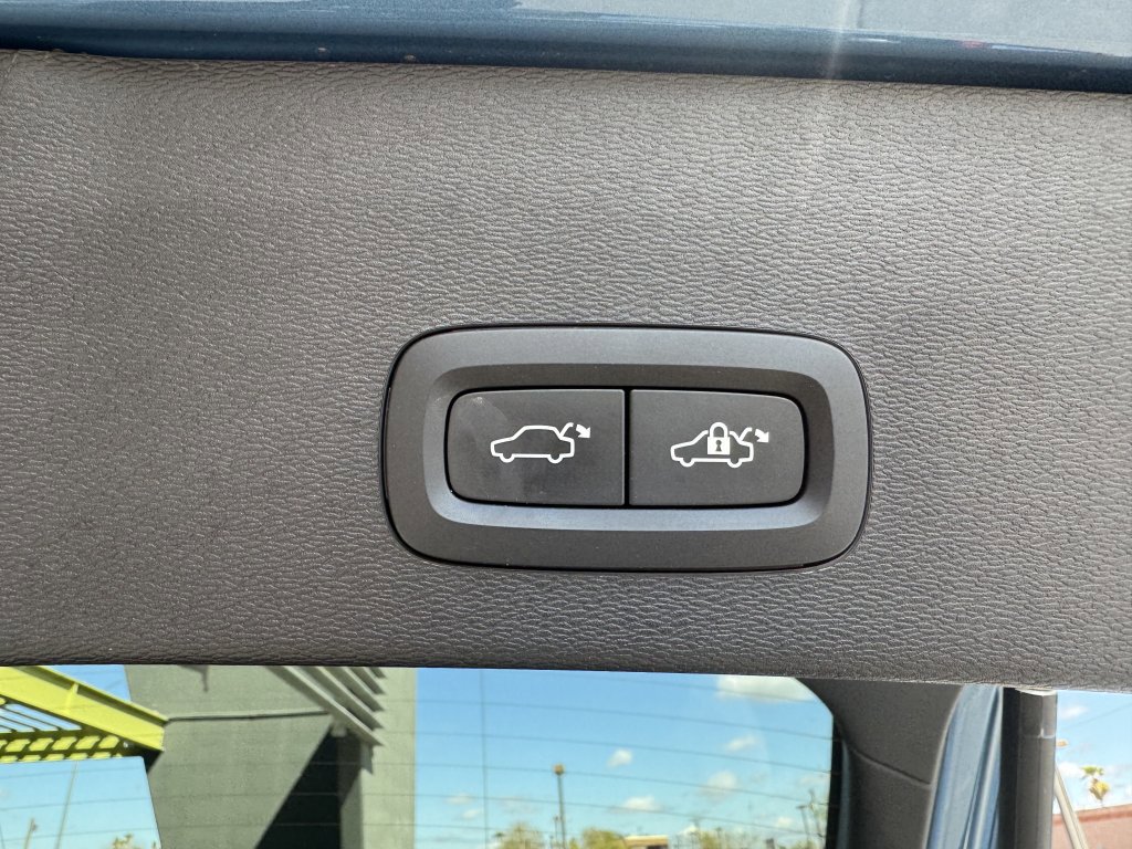 Used 2022 Volvo C40 P8 Recharge Ultimate image 35