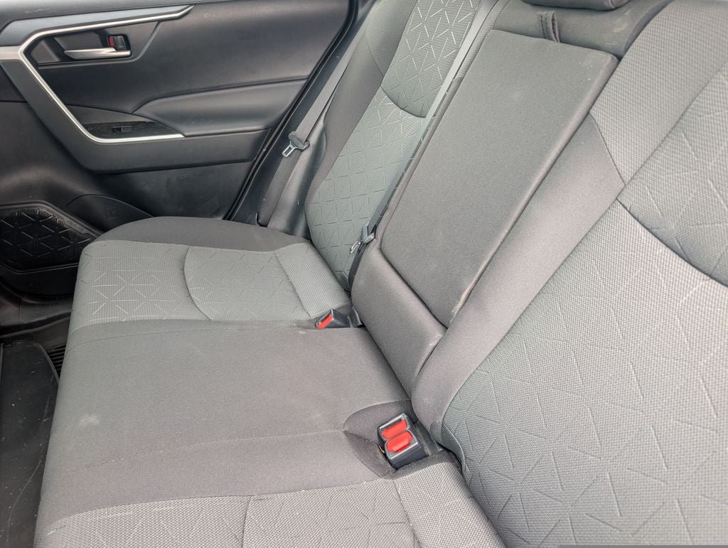 Used 2023 Toyota RAV4 XLE AWD/4WD image 4