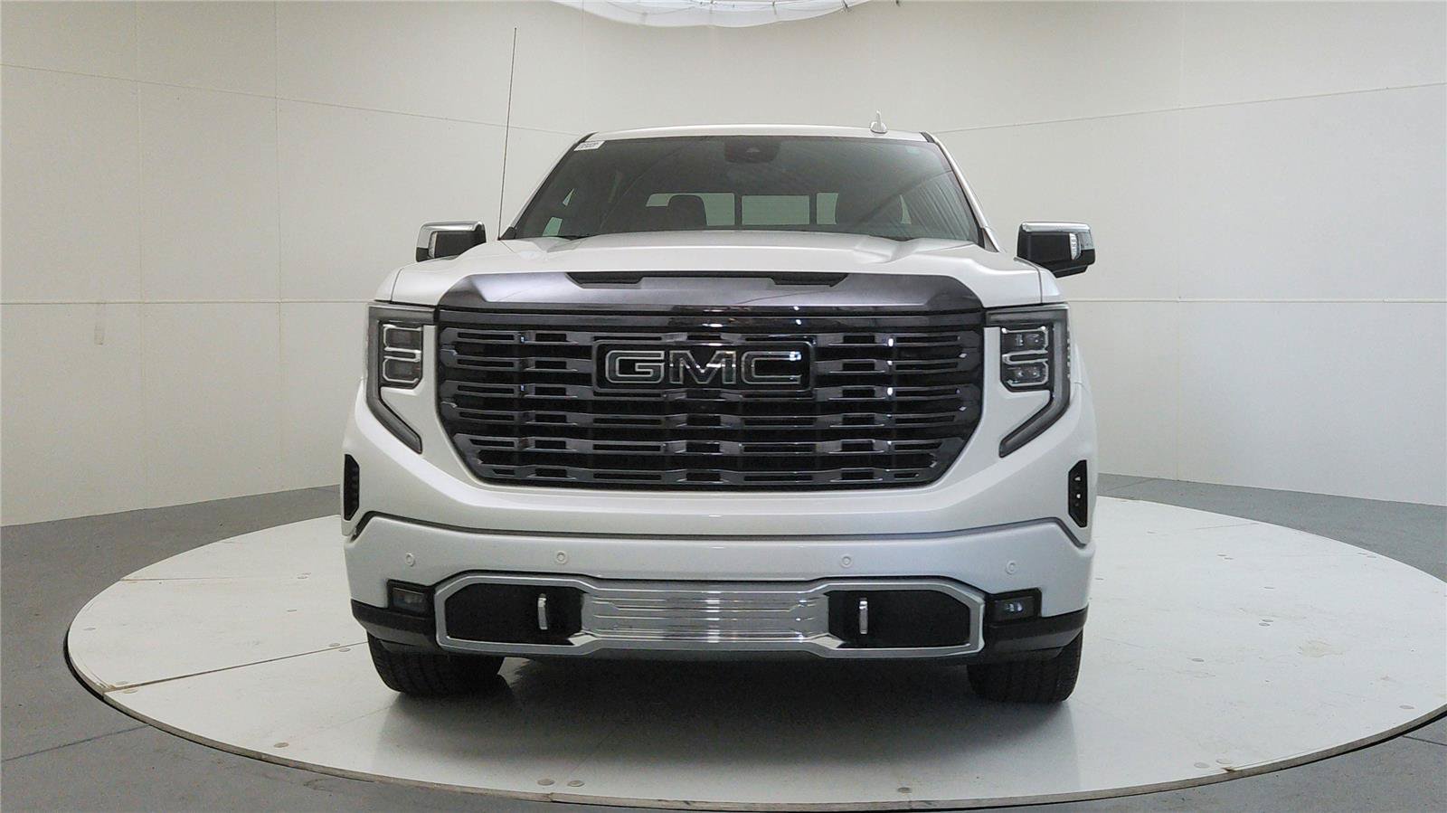 Used 2023 GMC Sierra 1500 Denali Ultimate AWD/4WD image 2