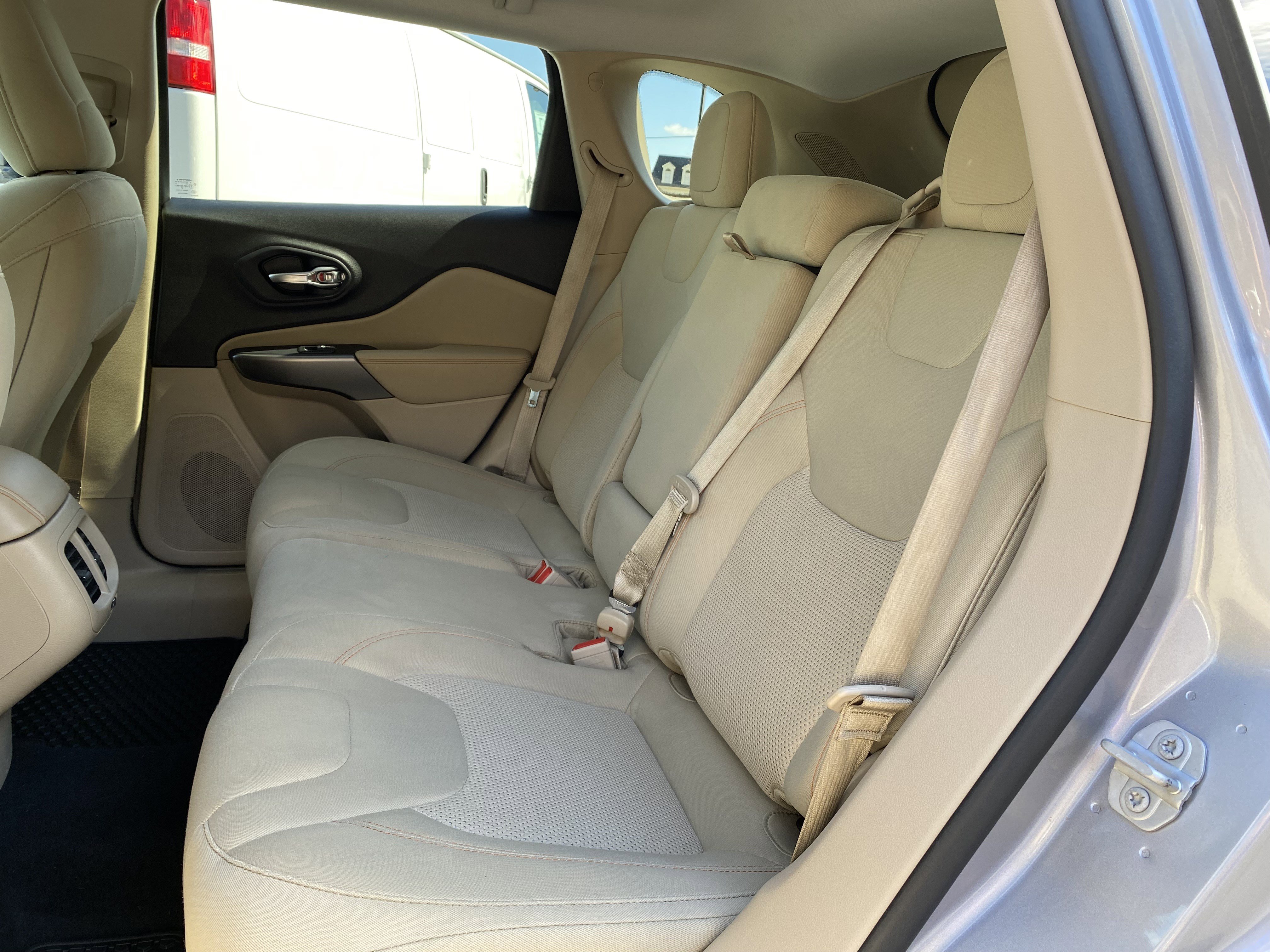Used 2020 Jeep Cherokee Latitude w/ Cold Weather Group image 35