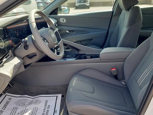 New 2025 Hyundai Elantra SEL image 7