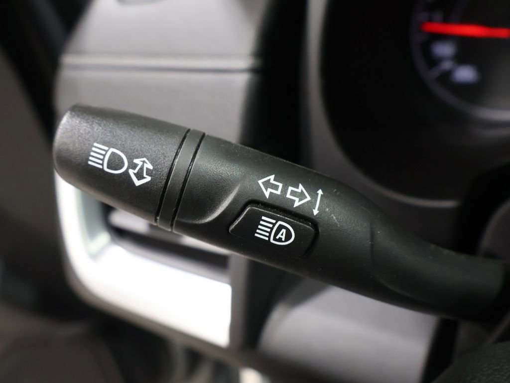 Used 2024 GMC Terrain SLT image 40