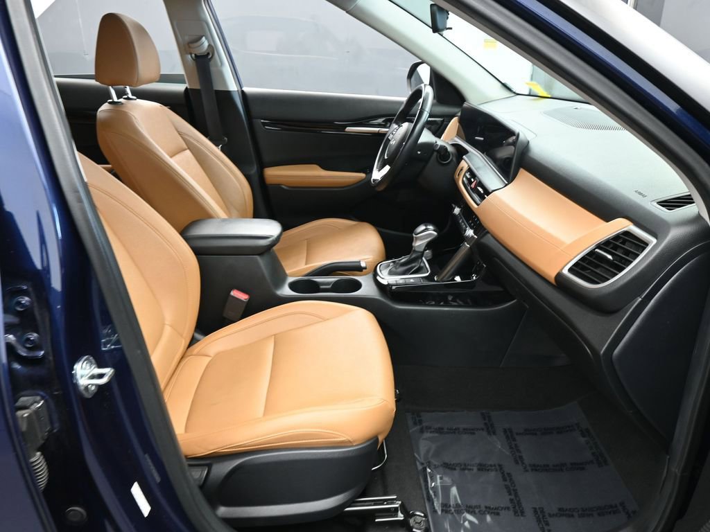 Used 2024 Kia Seltos EX image 40
