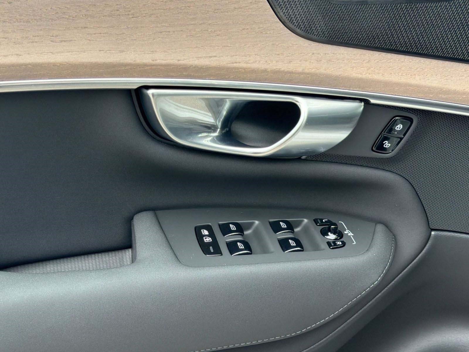 Certified 2025 Volvo XC90 B5 Plus AWD/4WD image 26