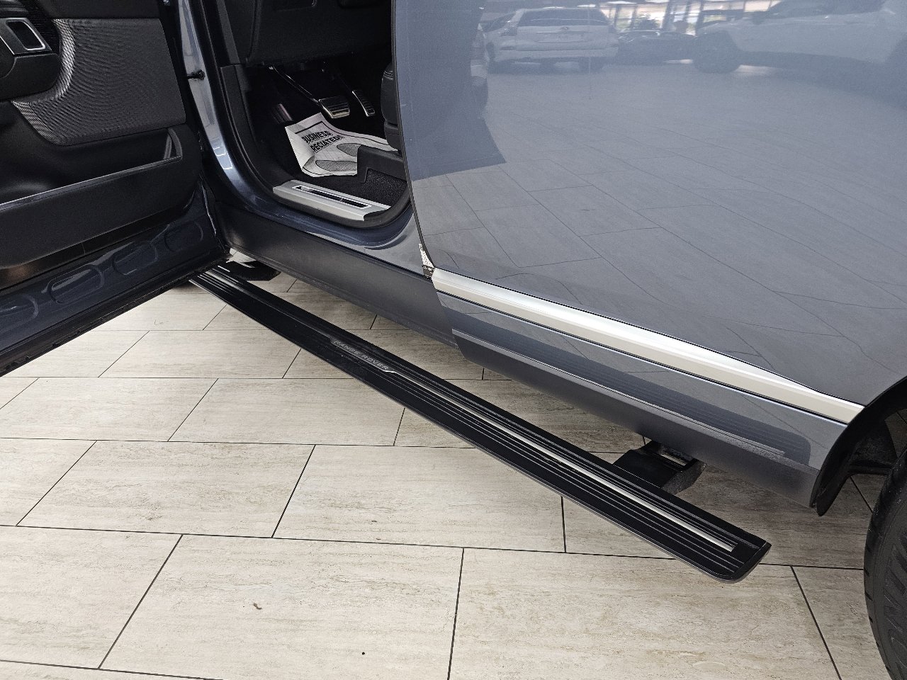 Used 2019 Land Rover Range Rover Autobiography image 13