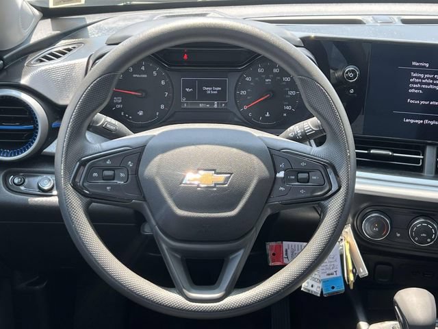 Used 2025 Chevrolet Trax LS w/ LS Convenience Package FWD image 13
