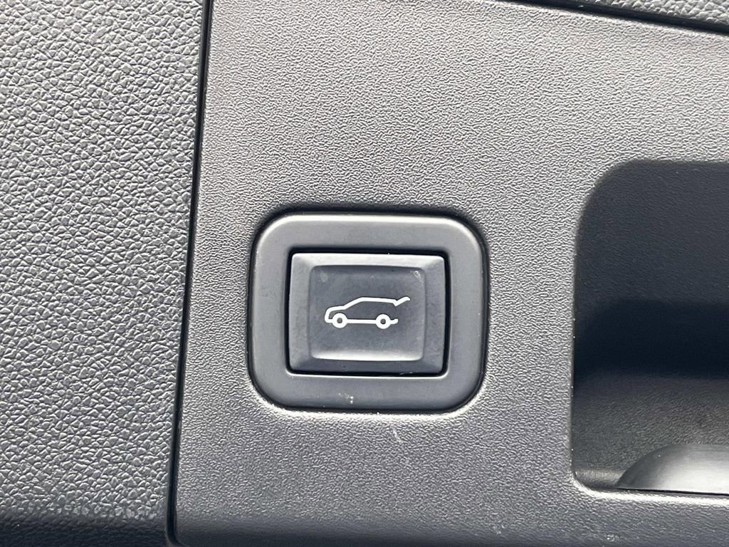 Certified 2023 Cadillac XT4 Premium Luxury w/ Cold Weather Package image 13