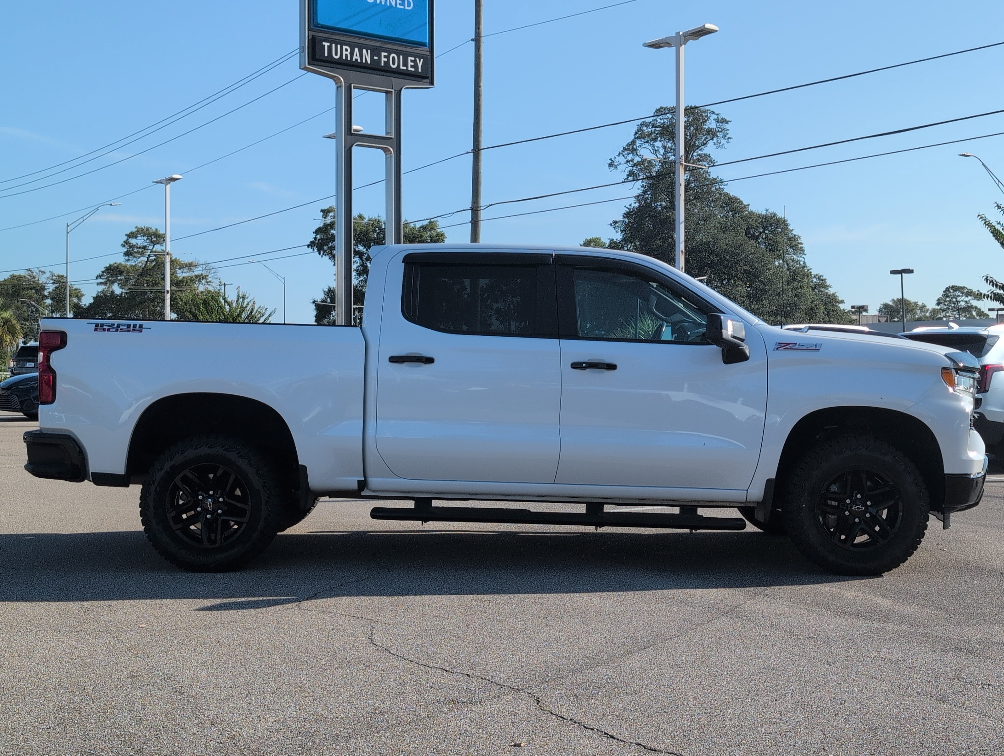 Used 2023 Chevrolet Silverado 1500 LT Trail Boss w/ LT Trail Boss Premium Package AWD/4WD image 8