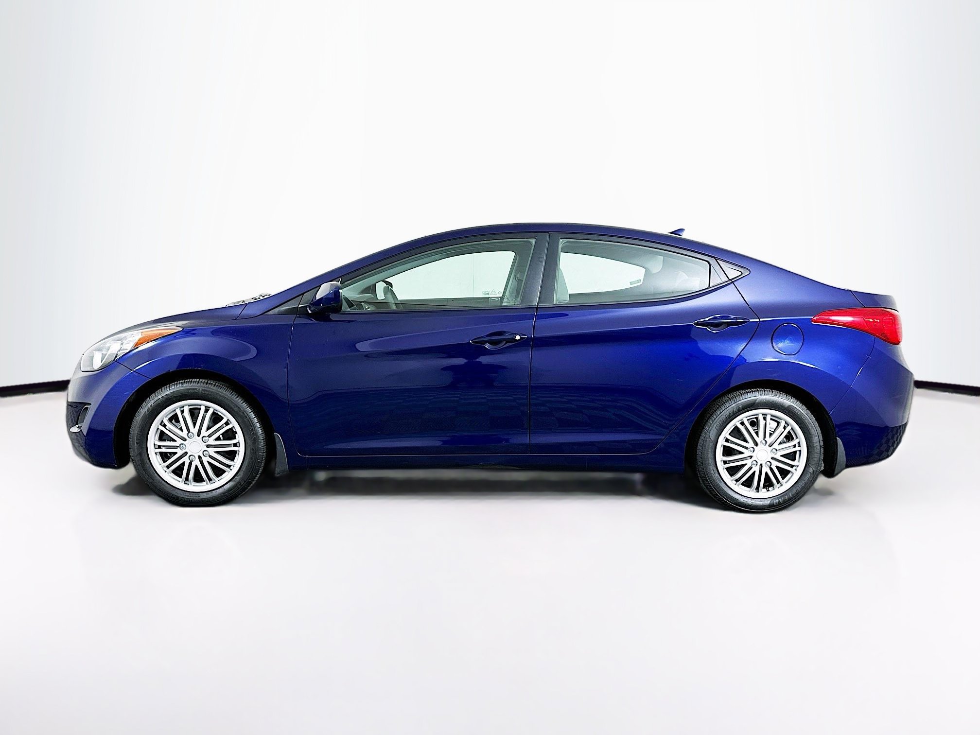 Used 2013 Hyundai Elantra GLS FWD image 4