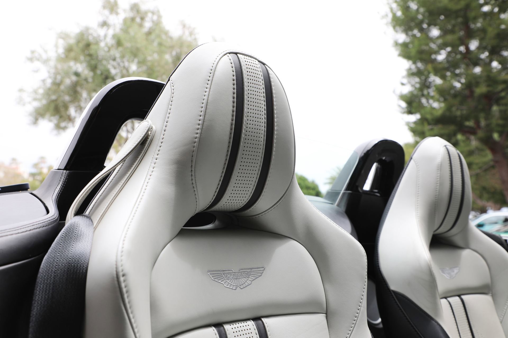 Used 2023 Aston Martin V8 Vantage Roadster RWD image 24