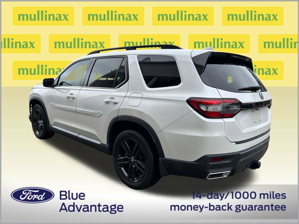 Used 2023 Honda Pilot Touring image 3