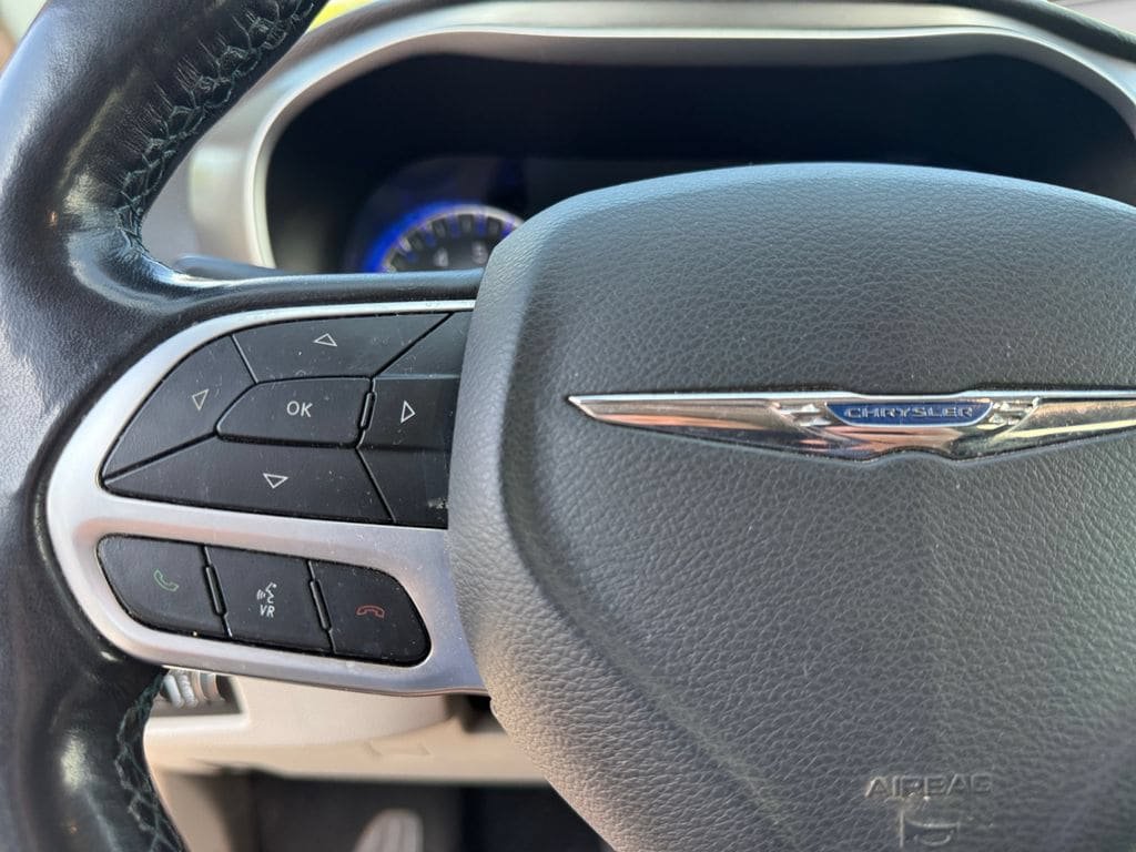 Used 2021 Chrysler Pacifica Touring-L FWD image 24