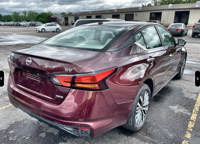 Used 2024 Nissan Altima 2.5 SV AWD/4WD image 2