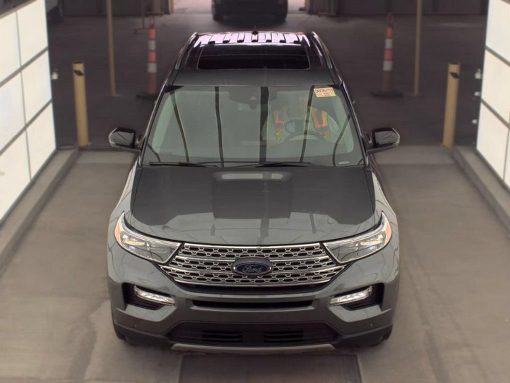 Used 2024 Ford Explorer Limited w/ Equipment Group 301A AWD/4WD image 3