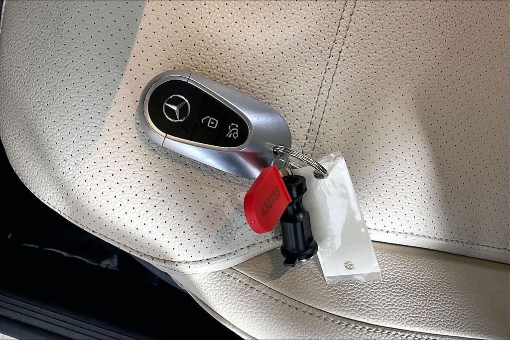 Used 2025 Mercedes-Benz C 300 Sedan image 10