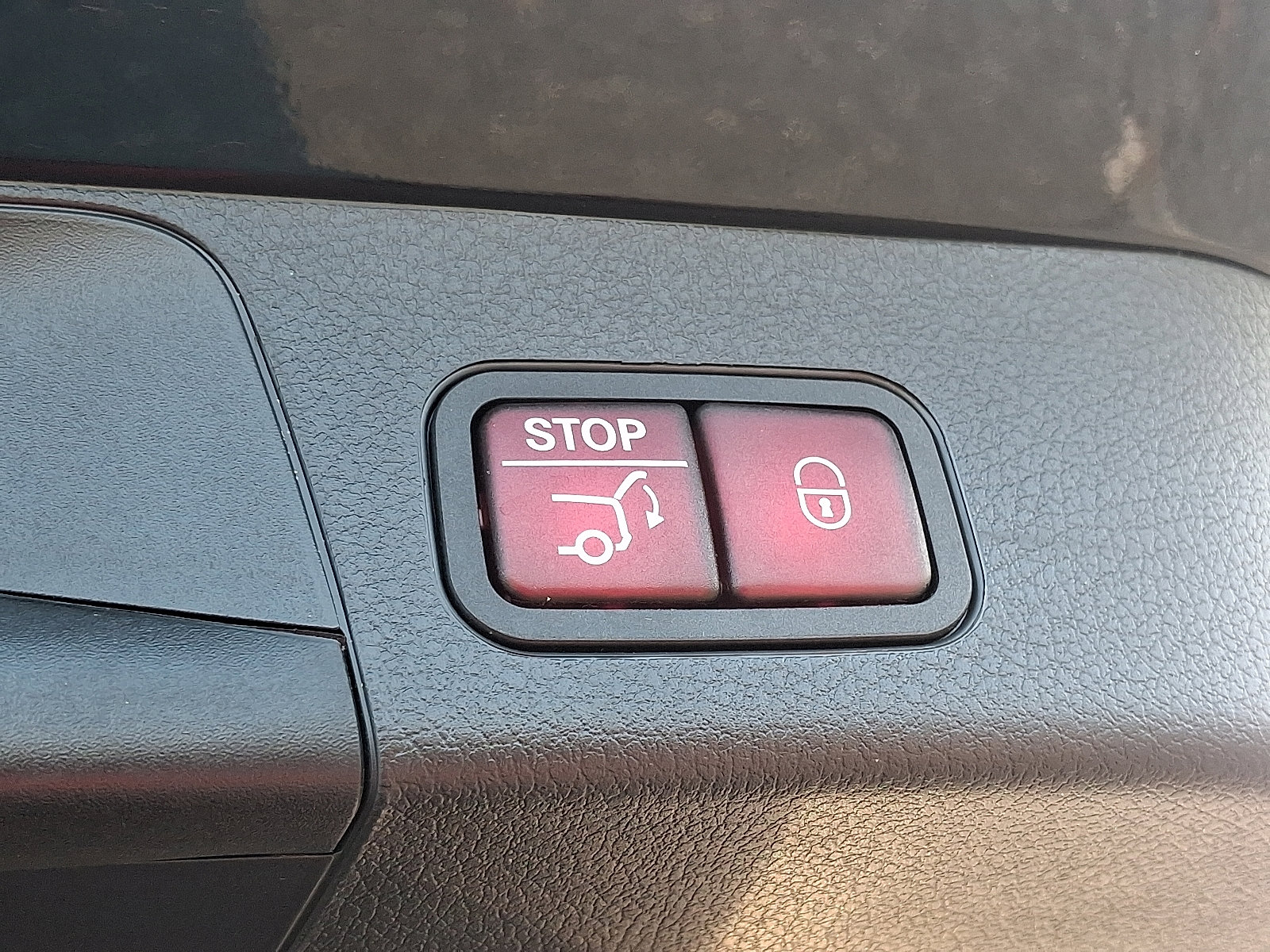 Used 2024 Mercedes-Benz GLB 250 4MATIC image 30