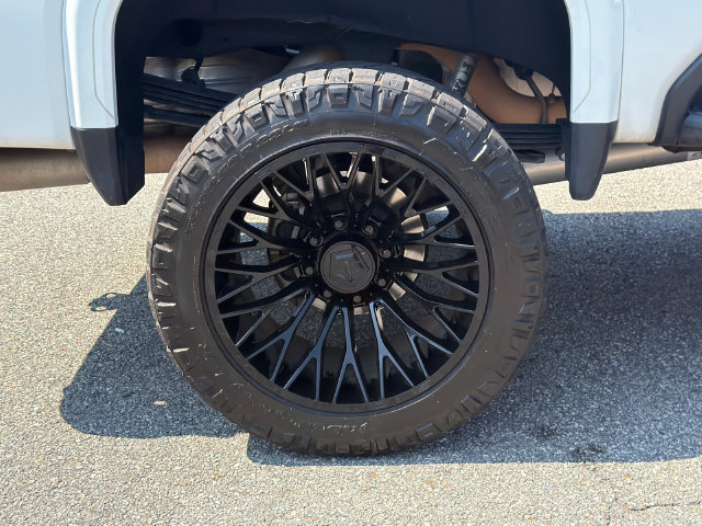 Used 2025 GMC Sierra 2500 AT4 w/ AT4 Premium Plus Package AWD/4WD image 19
