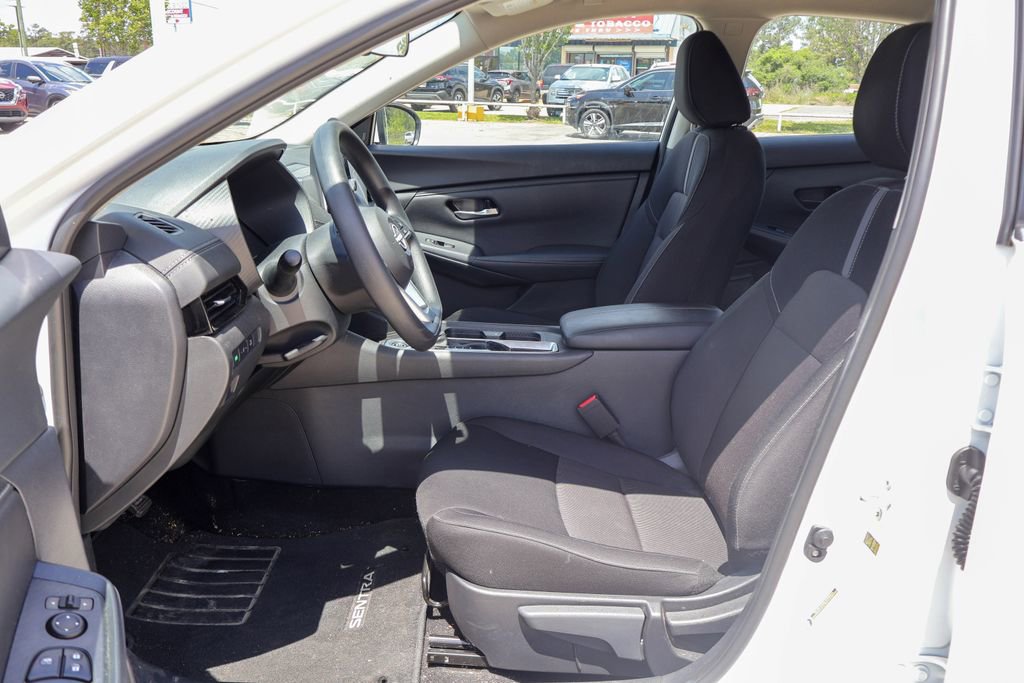 Certified 2025 Nissan Sentra SV image 7