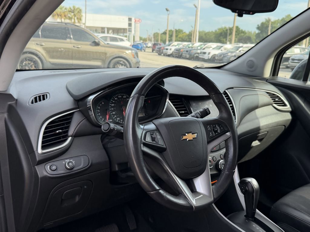 Used 2022 Chevrolet Trax LT w/ LT Convenience Package FWD image 18