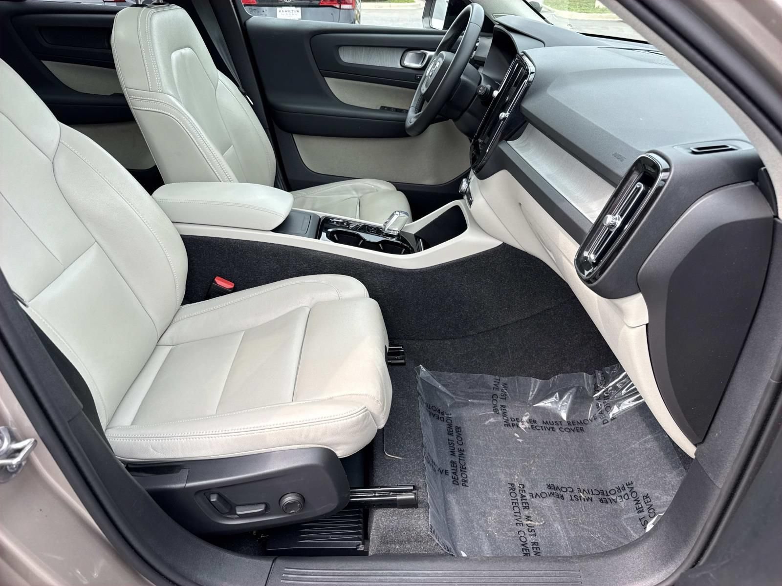Used 2024 Volvo XC40 B5 Plus w/ Protection Package Premier AWD/4WD image 25