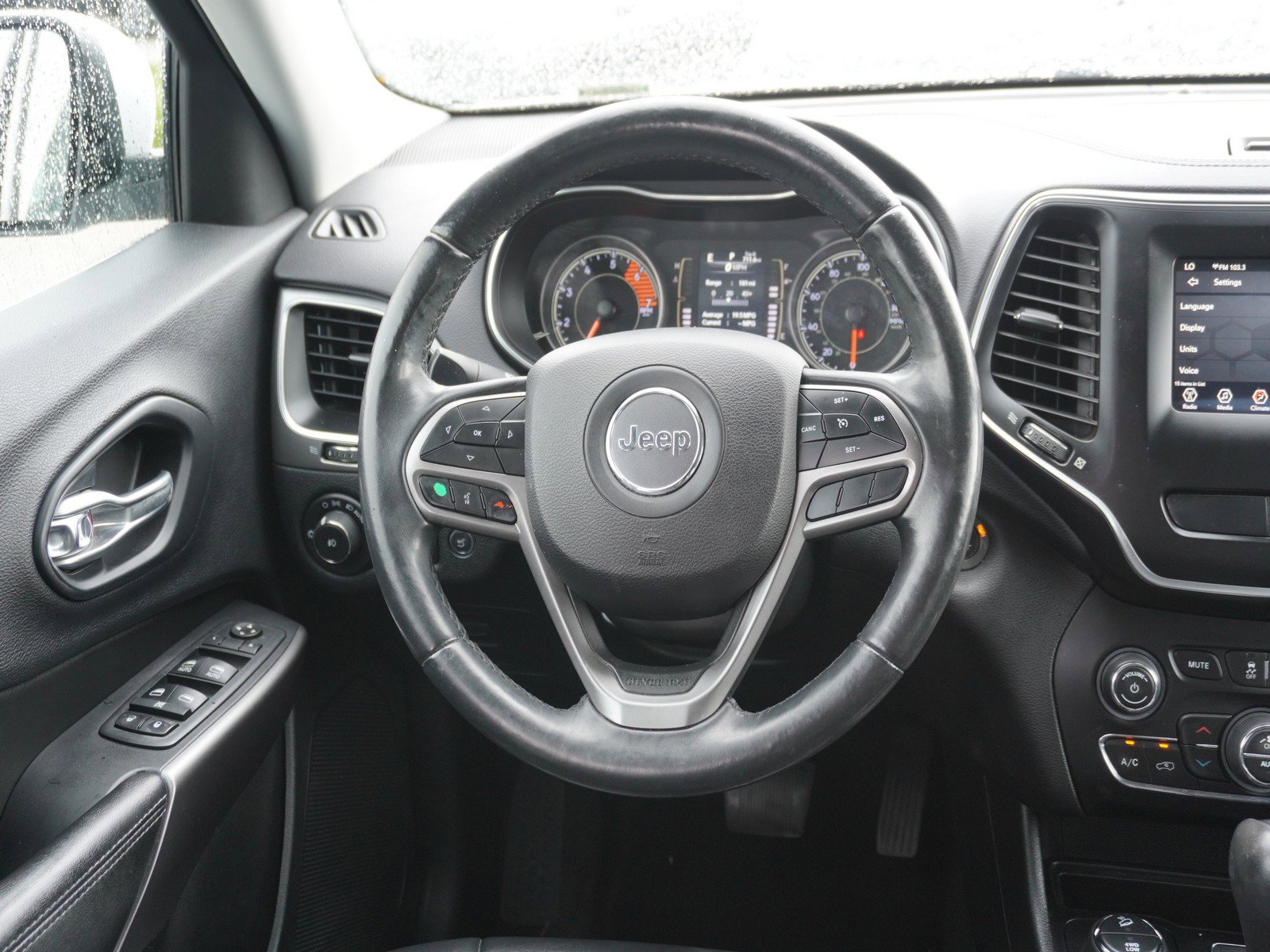 Used 2019 Jeep Cherokee Latitude Plus w/ Comfort/Convenience Group AWD/4WD image 16