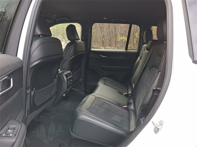 Used 2024 Jeep Grand Cherokee Altitude image 13