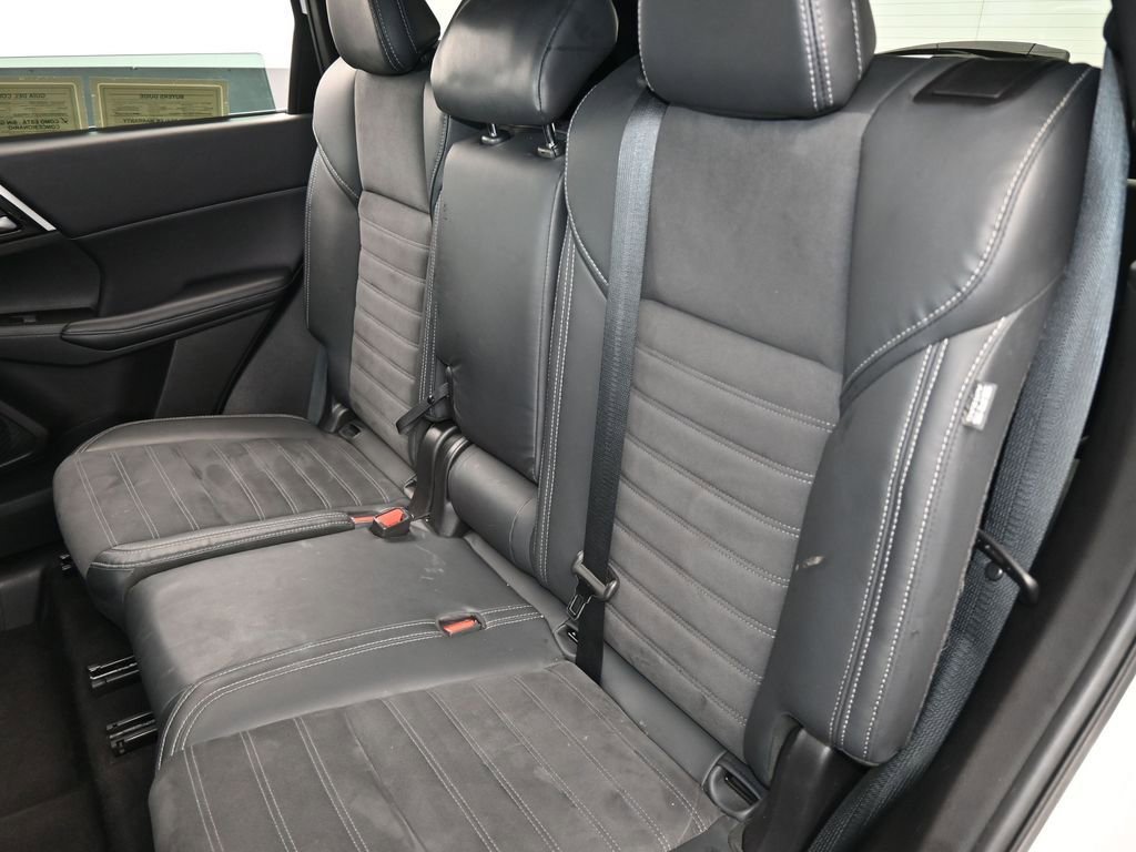 Used 2023 Mitsubishi Outlander SE image 36