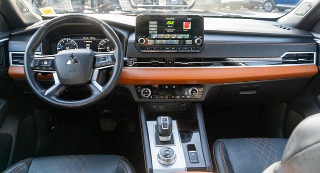 Used 2022 Mitsubishi Outlander SEL image 17