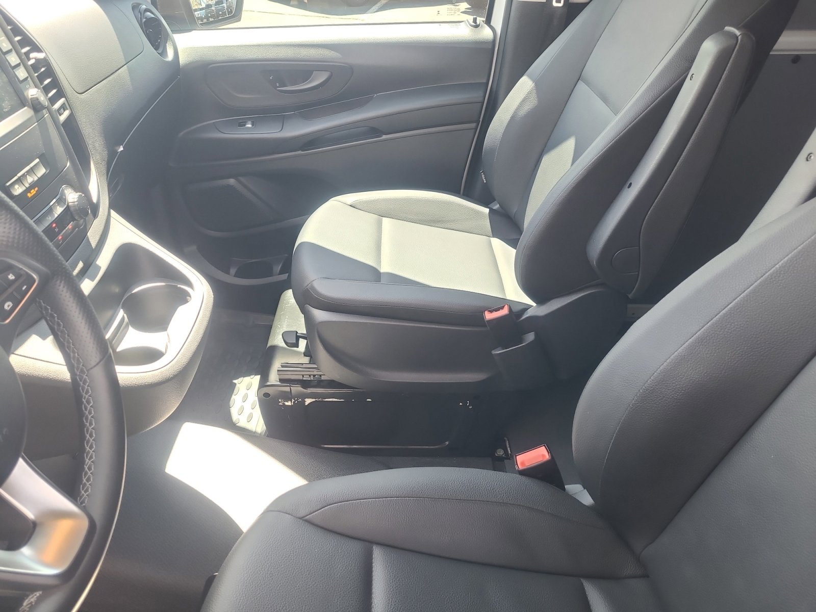 Used 2023 Mercedes-Benz Metris image 15