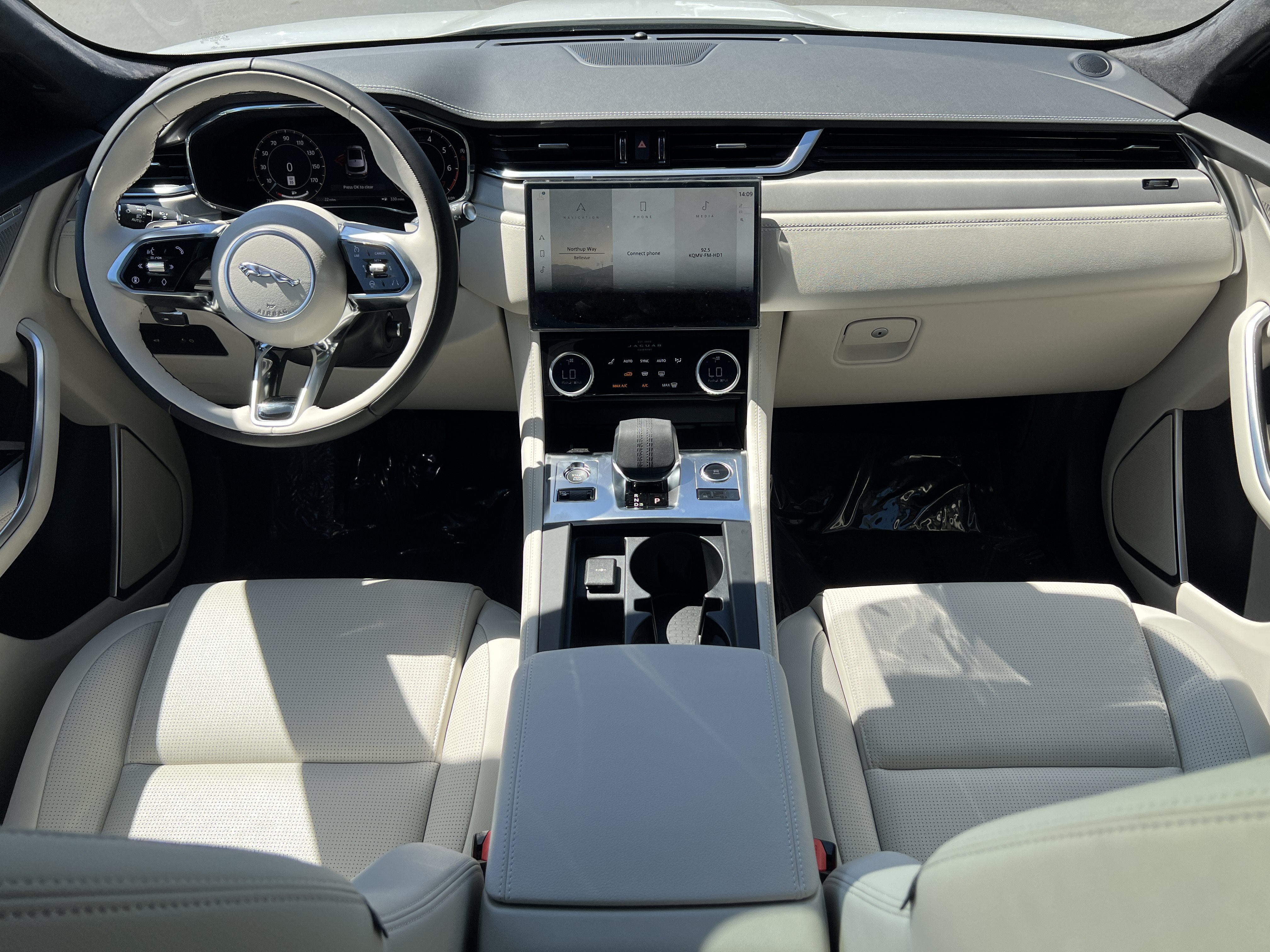 New 2025 Jaguar F-PACE R-Dynamic S AWD/4WD image 17