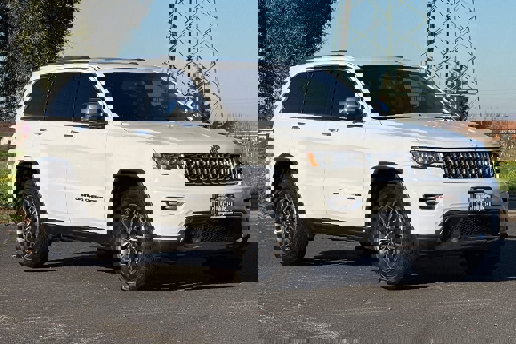 Used 2021 Jeep Grand Cherokee Limited w/ Luxury Group II image 2