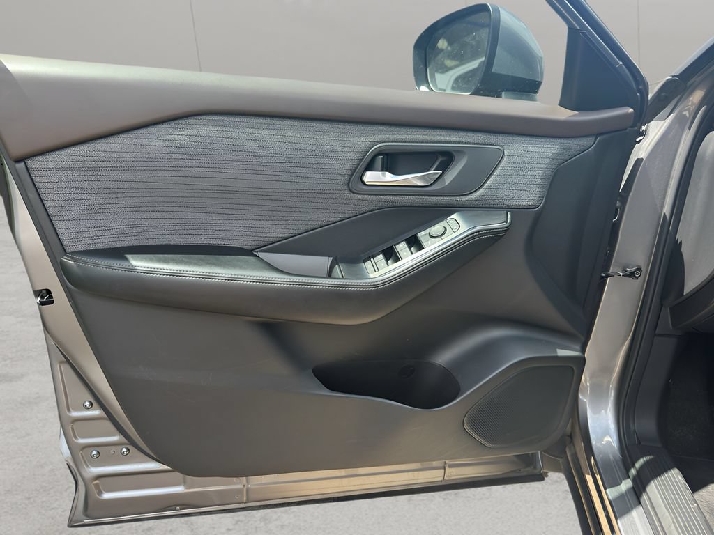 Used 2023 Nissan Rogue SV FWD image 24