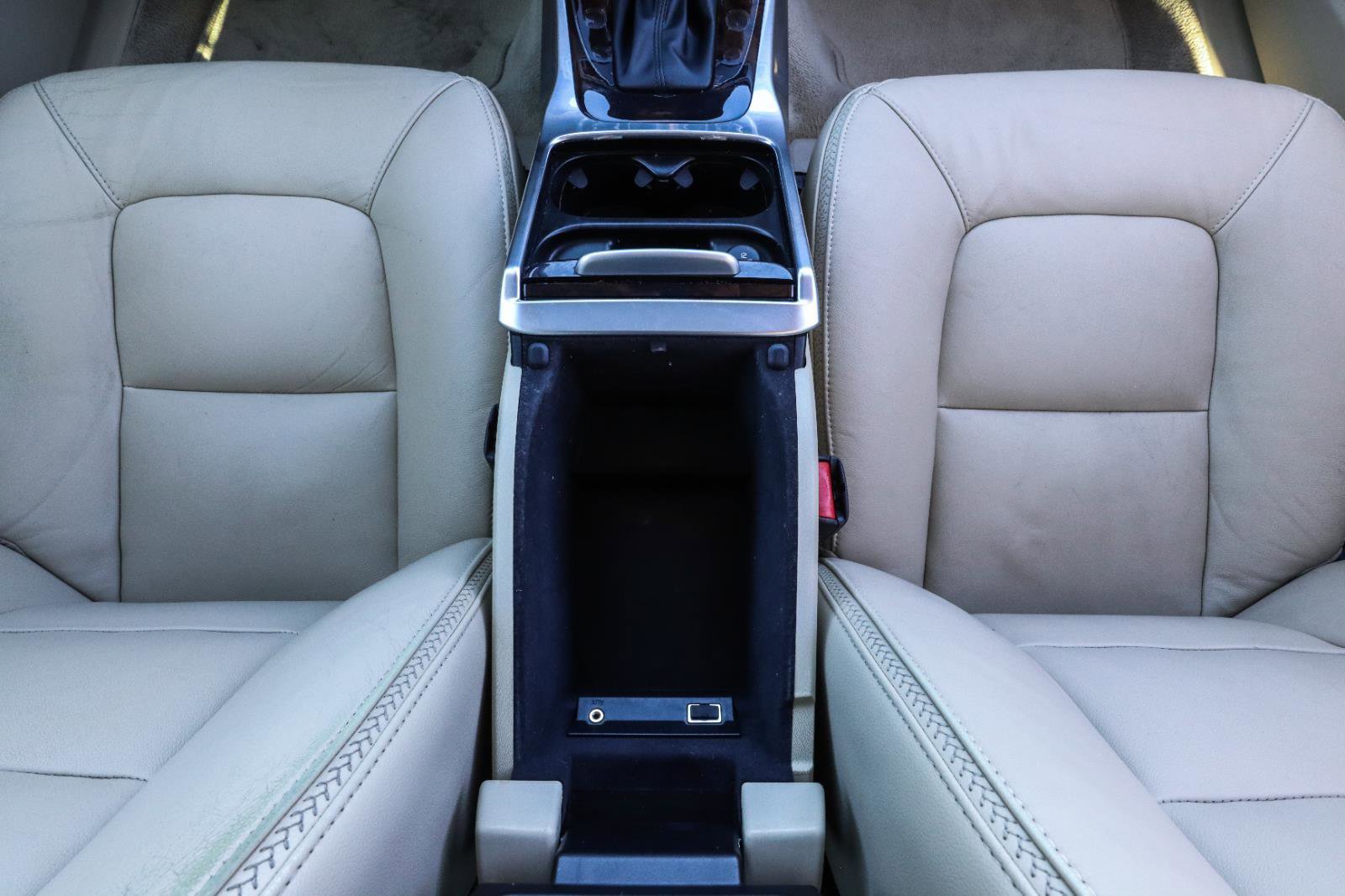 Used 2016 Volvo XC70 T5 Platinum w/ Protection Package image 32