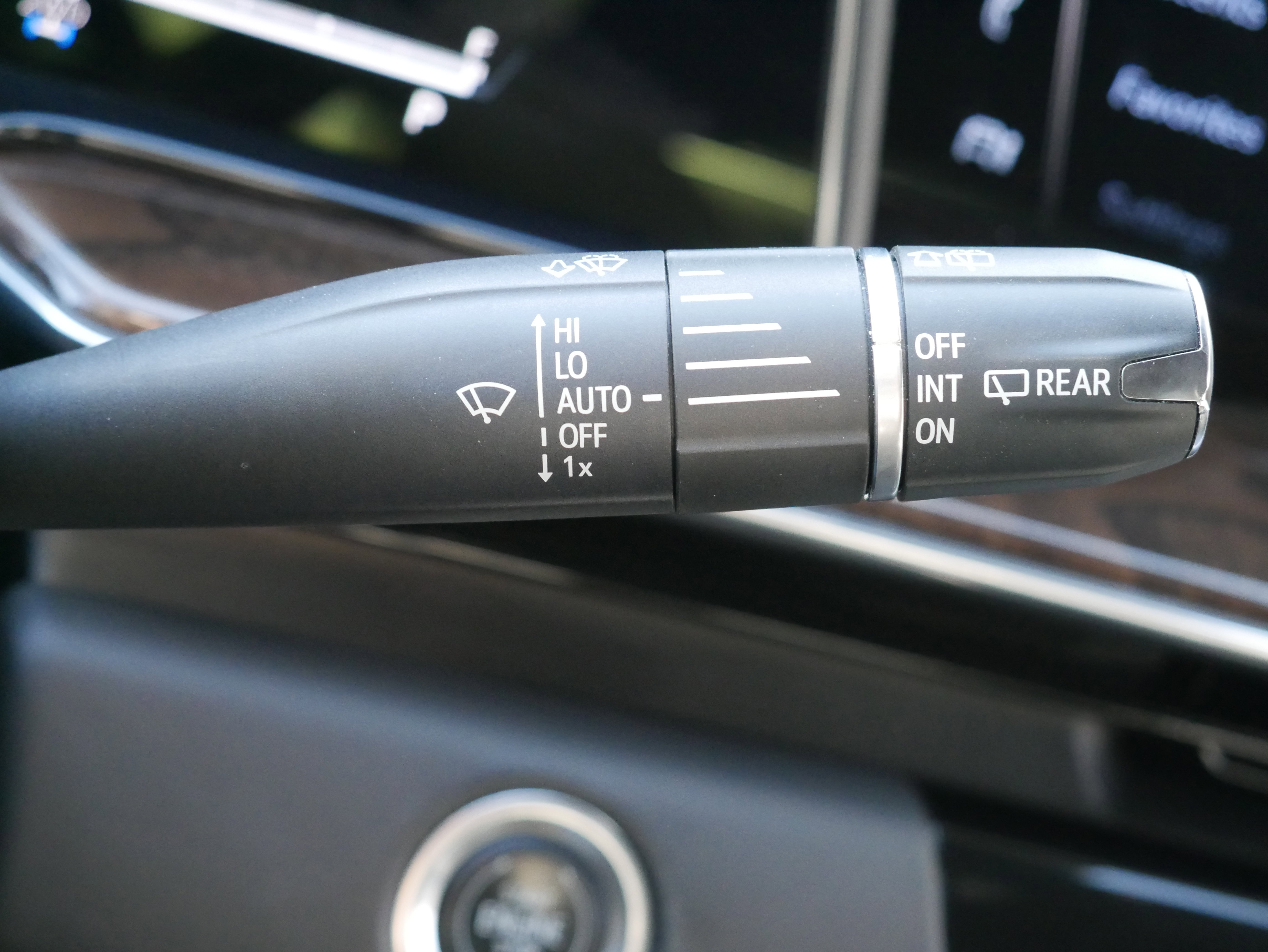 Used 2021 Cadillac Escalade Premium Luxury Platinum w/ Heavy-Duty Trailer Package image 35