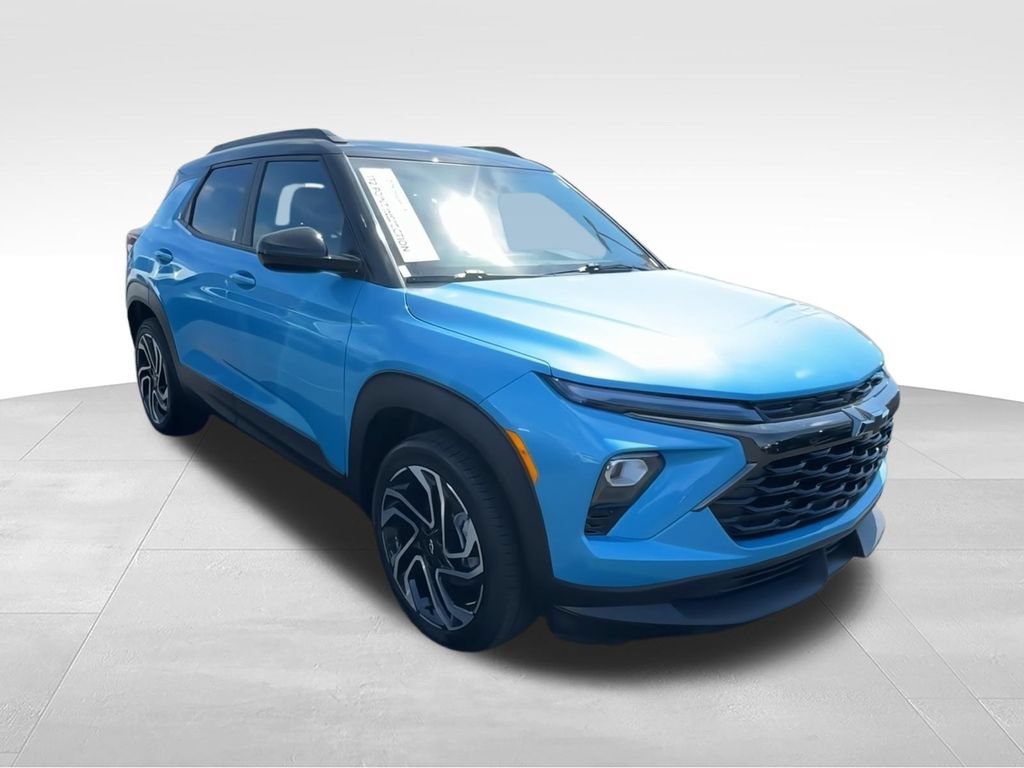 Used 2025 Chevrolet TrailBlazer RS w/ Convenience Package AWD/4WD image 2