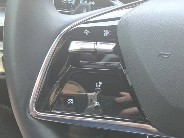 Used 2024 Cadillac Lyriq Luxury AWD/4WD image 14