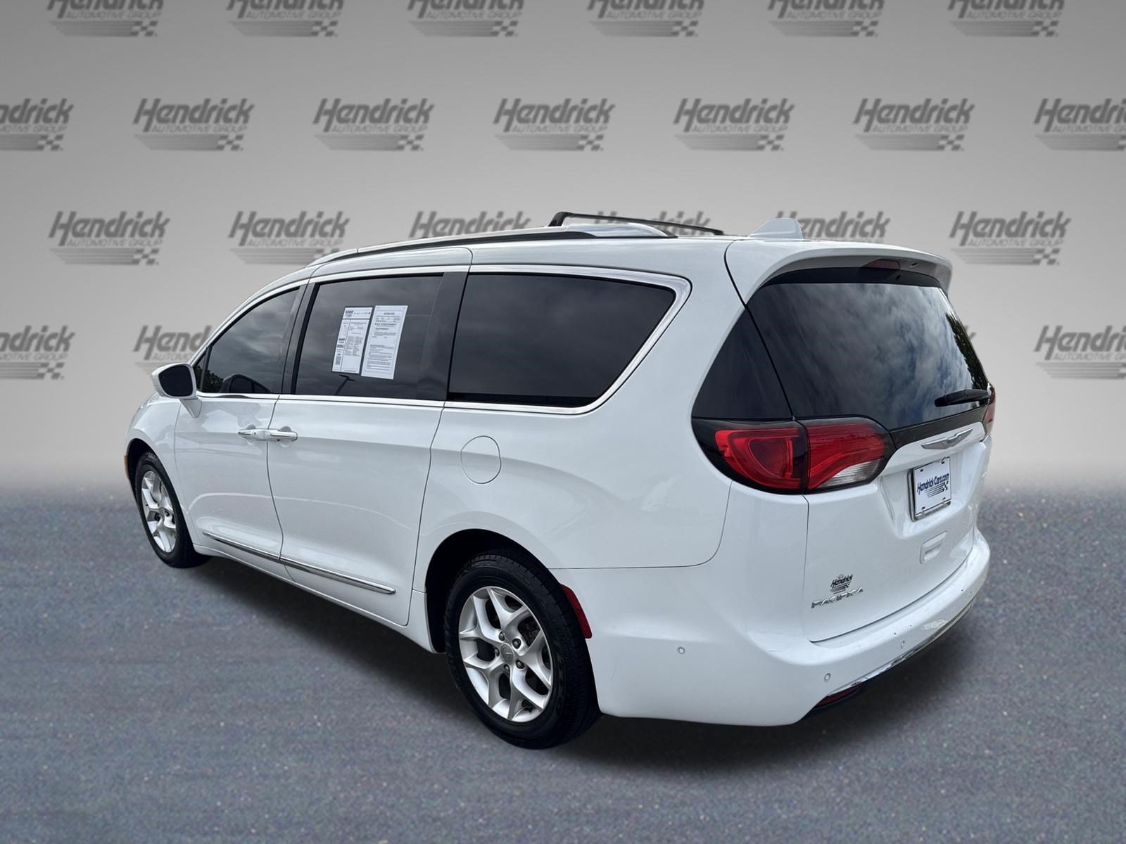 Used 2020 Chrysler Pacifica Touring-L Plus w/ Tire & Wheel Group FWD image 7