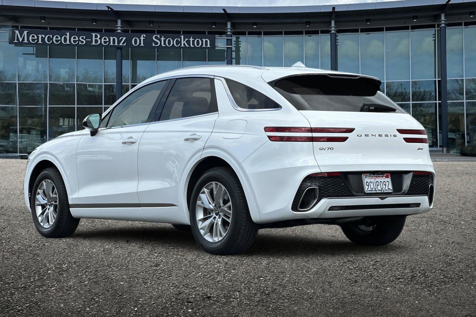 Used 2023 Genesis GV70 2.5T AWD/4WD image 6