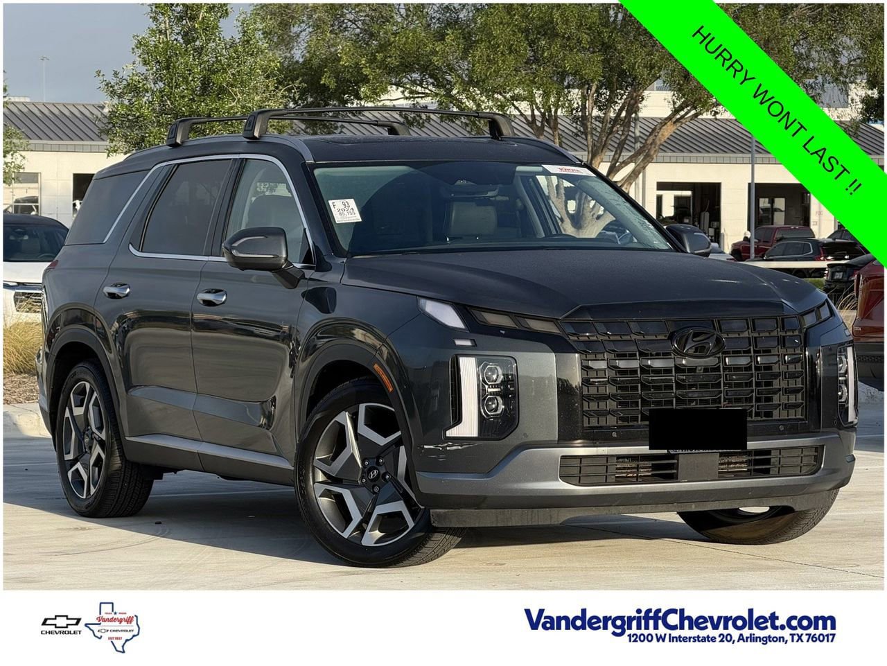 Used 2024 Hyundai Palisade SEL FWD image 2